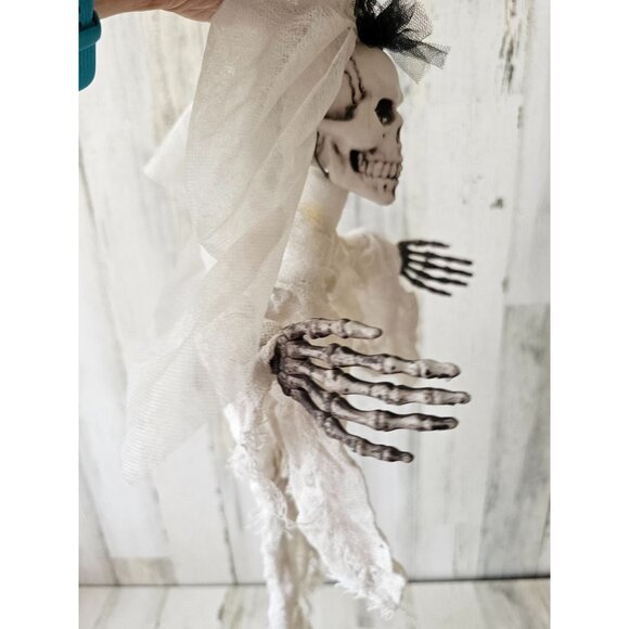 Hanging bride skeleton zombie Halloween prop plastic mini - Picture 4 of 10